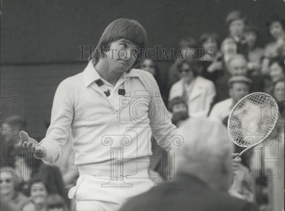 1977 Press Photo Jim Connors booed by Wimbleton crowd for no-show at reception - Historic Images