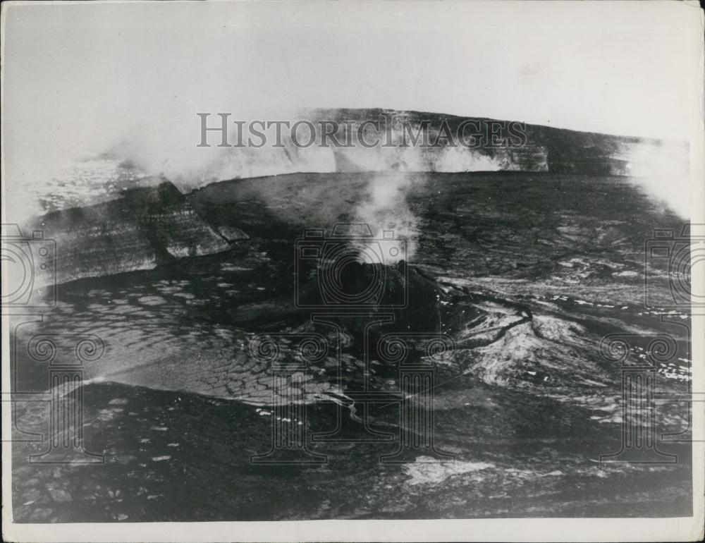 Press Photo Mauna Loa, Named Hawaiian Volcano erupts - Historic Images