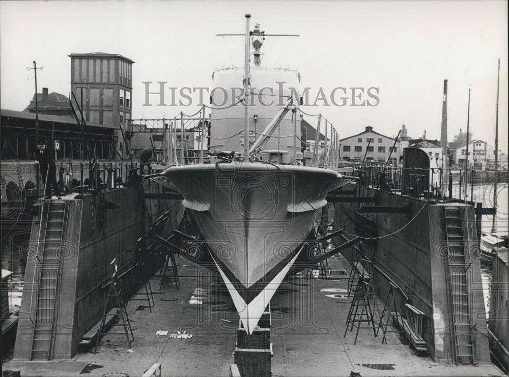 1954 Press Photo The modernist cruiser for saving shipwrecked persons - Historic Images