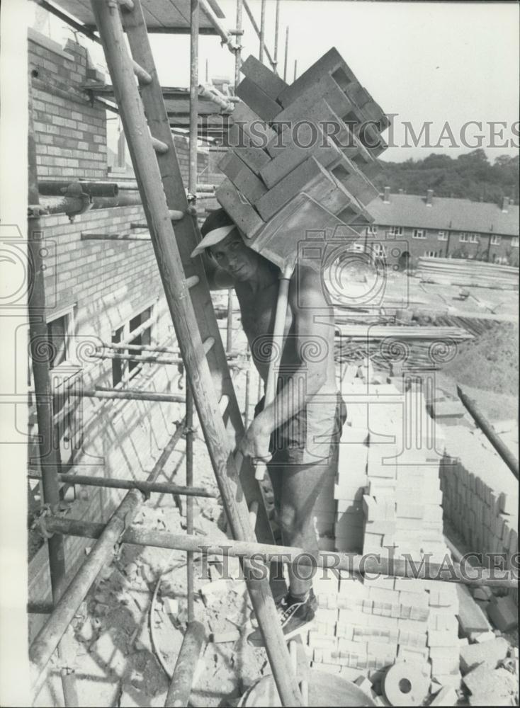 Press Photo Bernie Carries 40 Bricks On Back Up Ladder - Historic Images