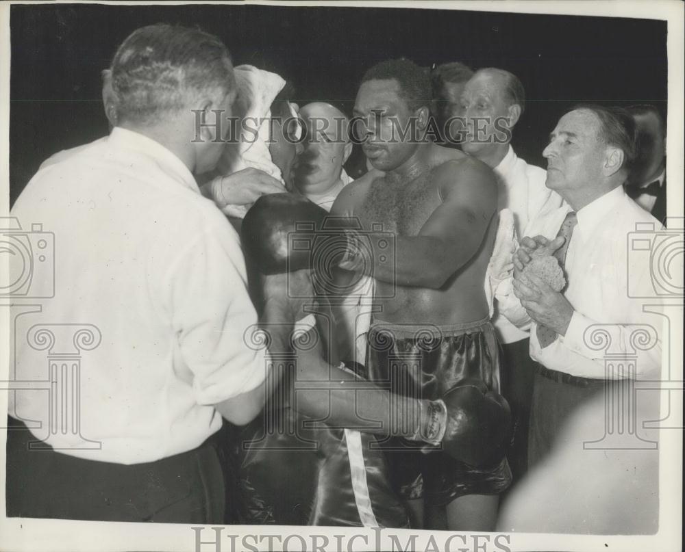 1956 Press Photo Archie Moore retains his light-Heavyweight title - Historic Images