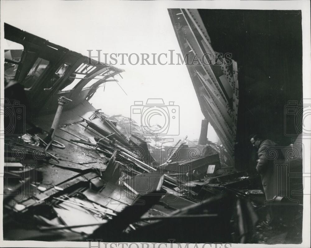 1957 Press Photo Lewisham Rail Disaster Guards Van Wreckage Collapsed Viaduct - Historic Images