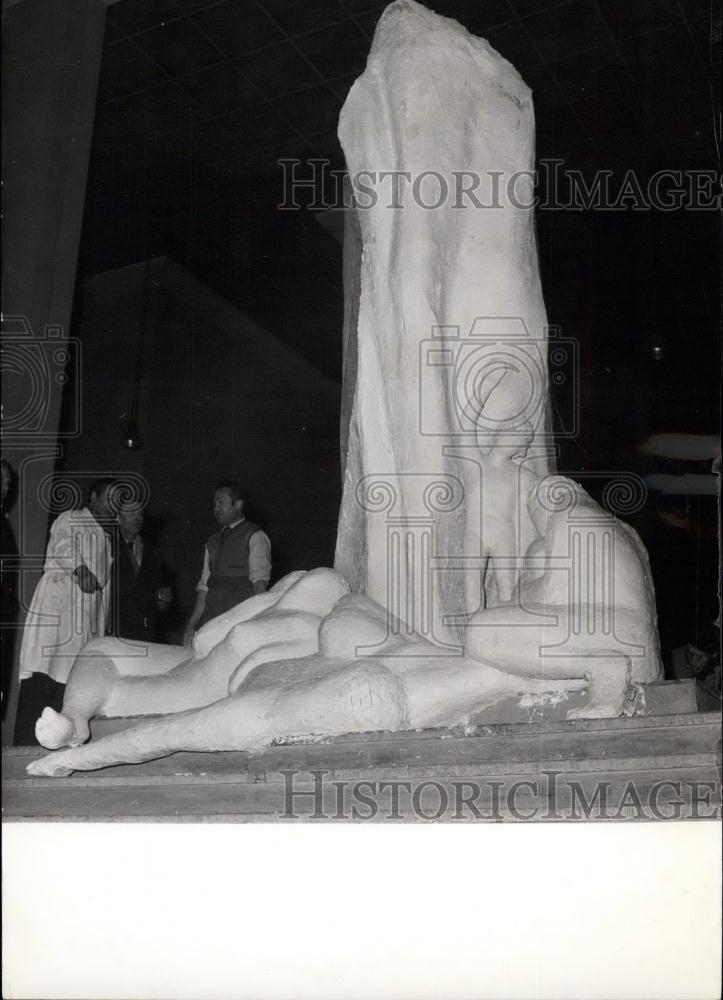 1955 Press Photo At the Salon of &quot;Free Art&quot; - Historic Images