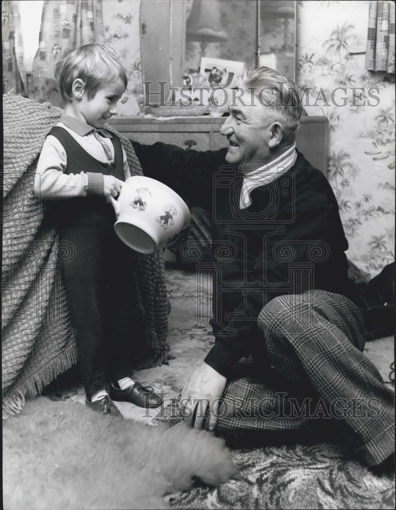 Press Photo Ted Steele is a Grandad - Historic Images