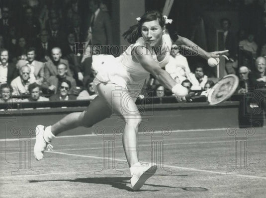 1974 Press Photo Wimbledon Tennis Championship Final O Morozova Action Shot - Historic Images