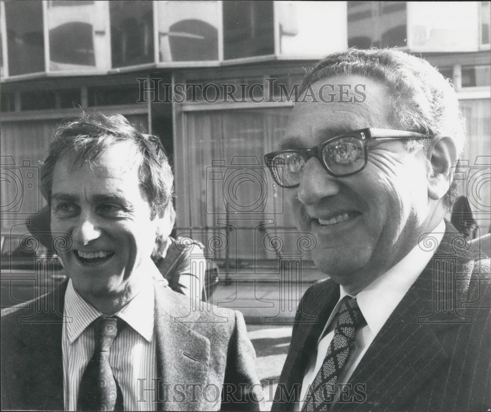 1979 Press Photo Dr. Henry Kissinger & Editor Harold Evens - Historic Images