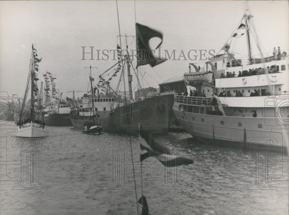 1954 Press Photo Fishermen's Ship Flags Out Ceremony Cod Fishing Saint Malo - Historic Images