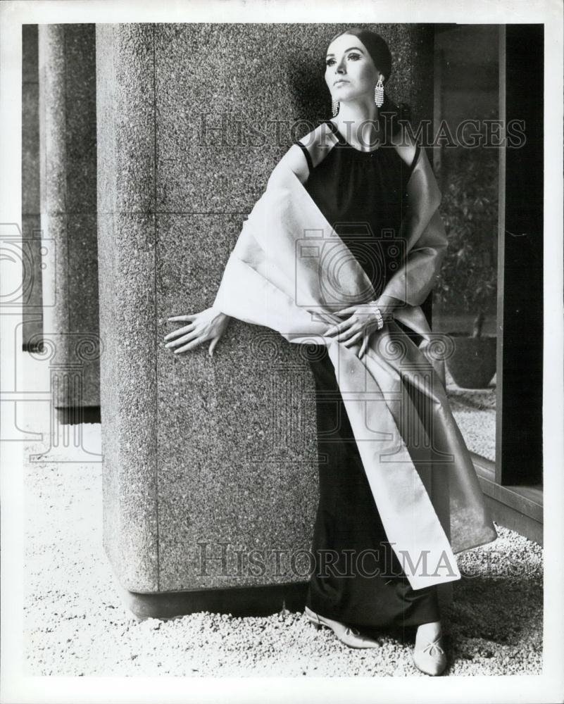 Press Photo Donald Brooks designed gown - Historic Images