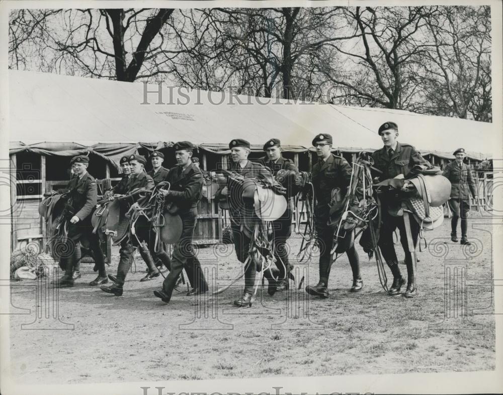 1953 Press Photo Volunteers train horses for use by V.i.P&#39;s during the coronatio - Historic Images