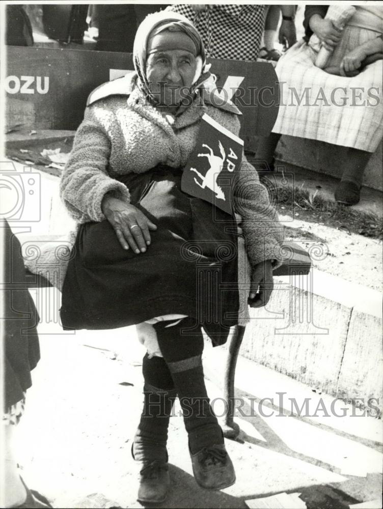 1968 Press Photo Turkish election people listening to a speech by Prime Minister - Historic Images