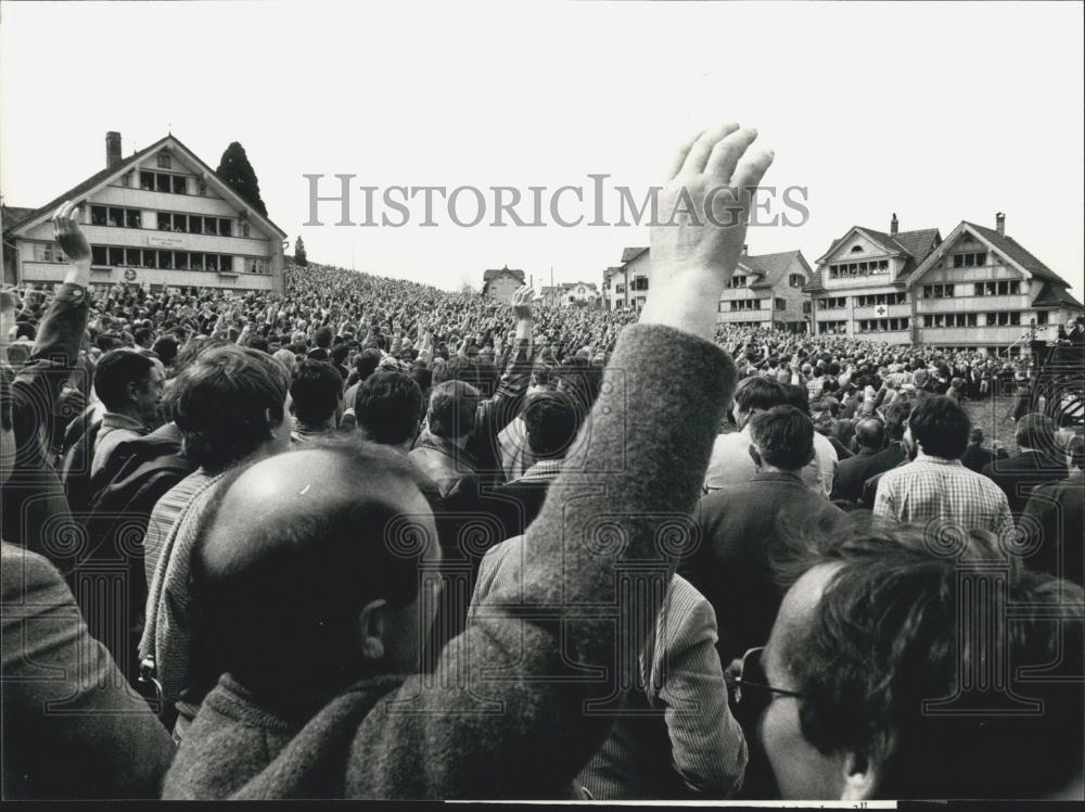 1927 Press Photo Voters in Swiss canton of Appenzell-Ausserrhoden - Historic Images