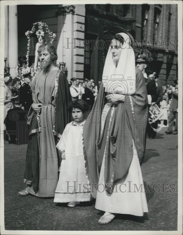 1955 Press Photo Mount Camel Lady Annual Procession Cardinal Griffin - Historic Images