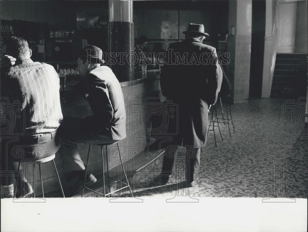 1965 Press Photo Parliament House, Canberra, during the swearing-in of Lord Case - Historic Images