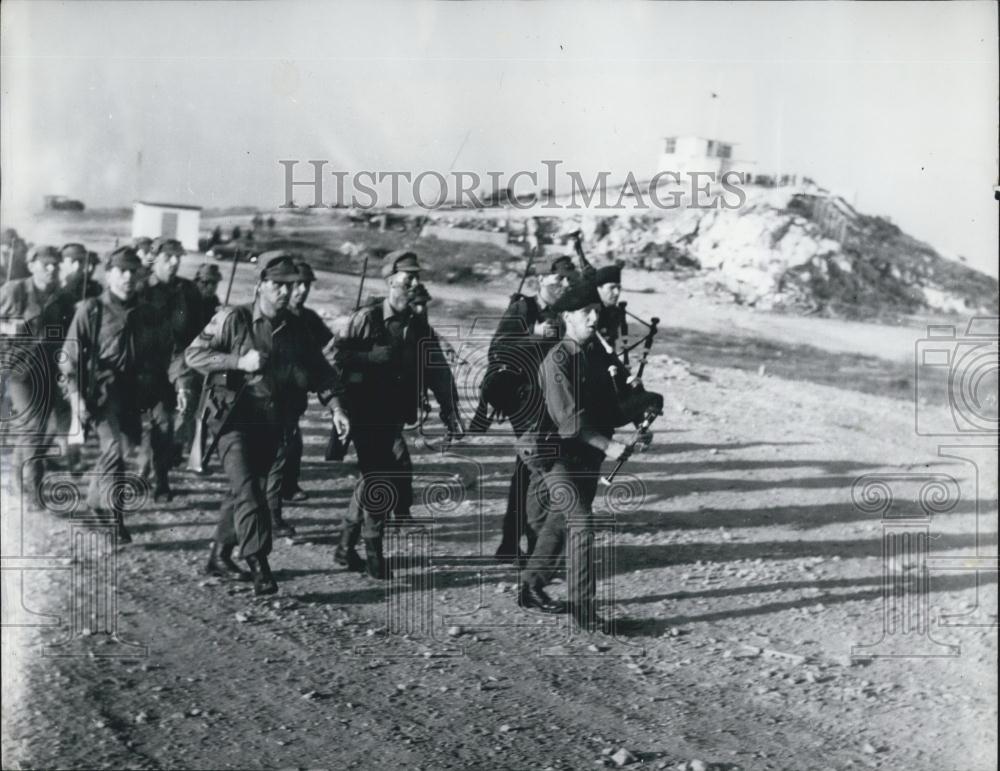 1969 Press Photo Mock assault on the Rock of Gibraltar - Historic Images