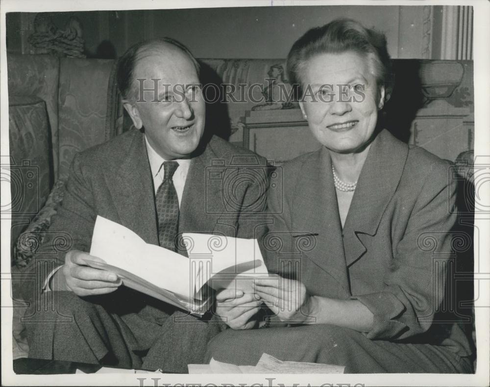 1961 Press Photo Dr. Edith Summserskill &amp; Her Husband Dr Edward Samuel - Historic Images