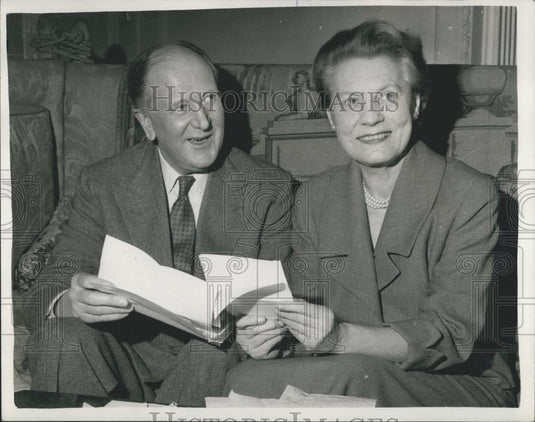 1961 Press Photo Dr. Edith Summserskill & Her Husband Dr Edward Samuel - Historic Images