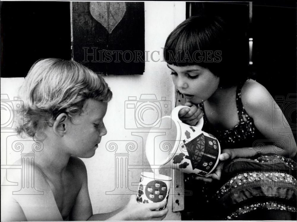 Press Photo New way to chug milk for Children - Historic Images