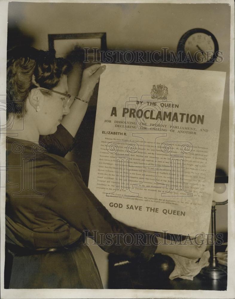 1959 Press Photo Preparing copies of the Proclamation for distribution - Historic Images