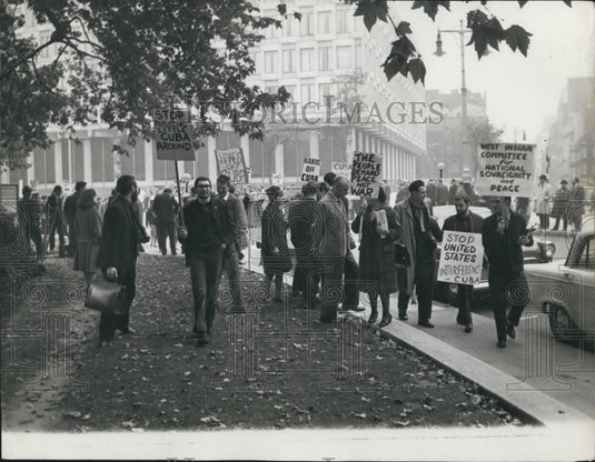 Press Photo Ban-the-bomb demonstrators - Historic Images