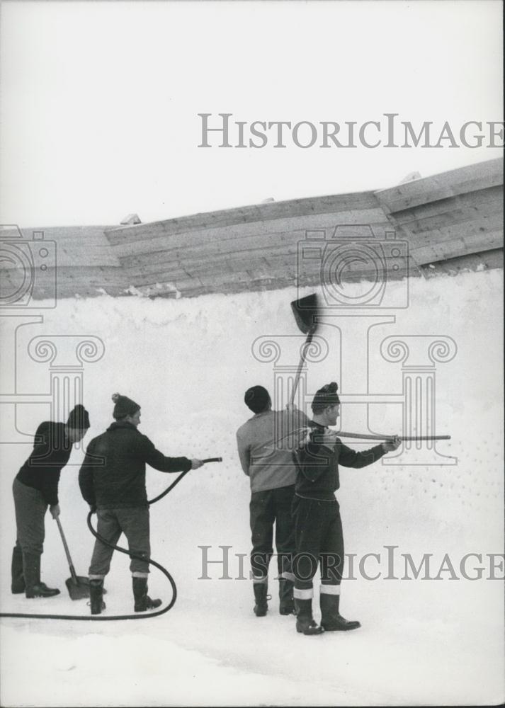 1964 Press Photo IXth Olympic Winter Games Innsbruck Rare Snow - Historic Images