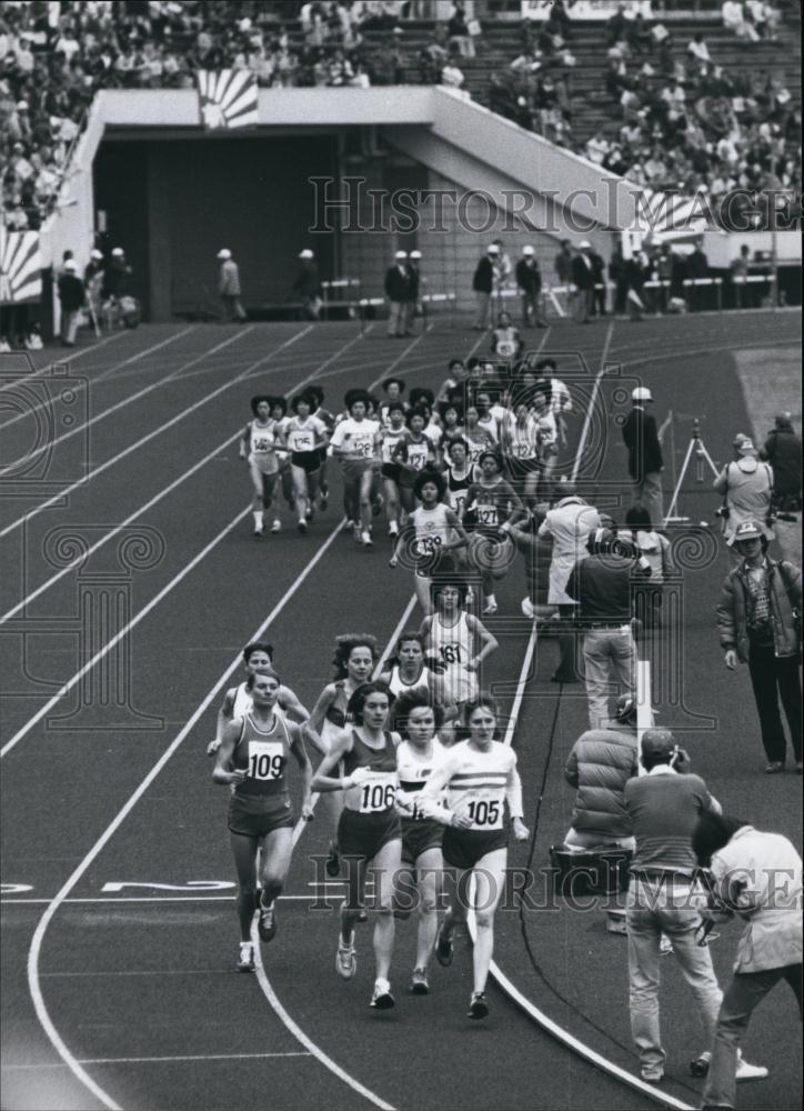 Press Photo People Running Race On Track - Historic Images