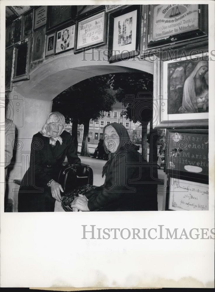 Press Photo Day of Prayer in Altoetting Under direction of the "Fides Romana - Historic Images