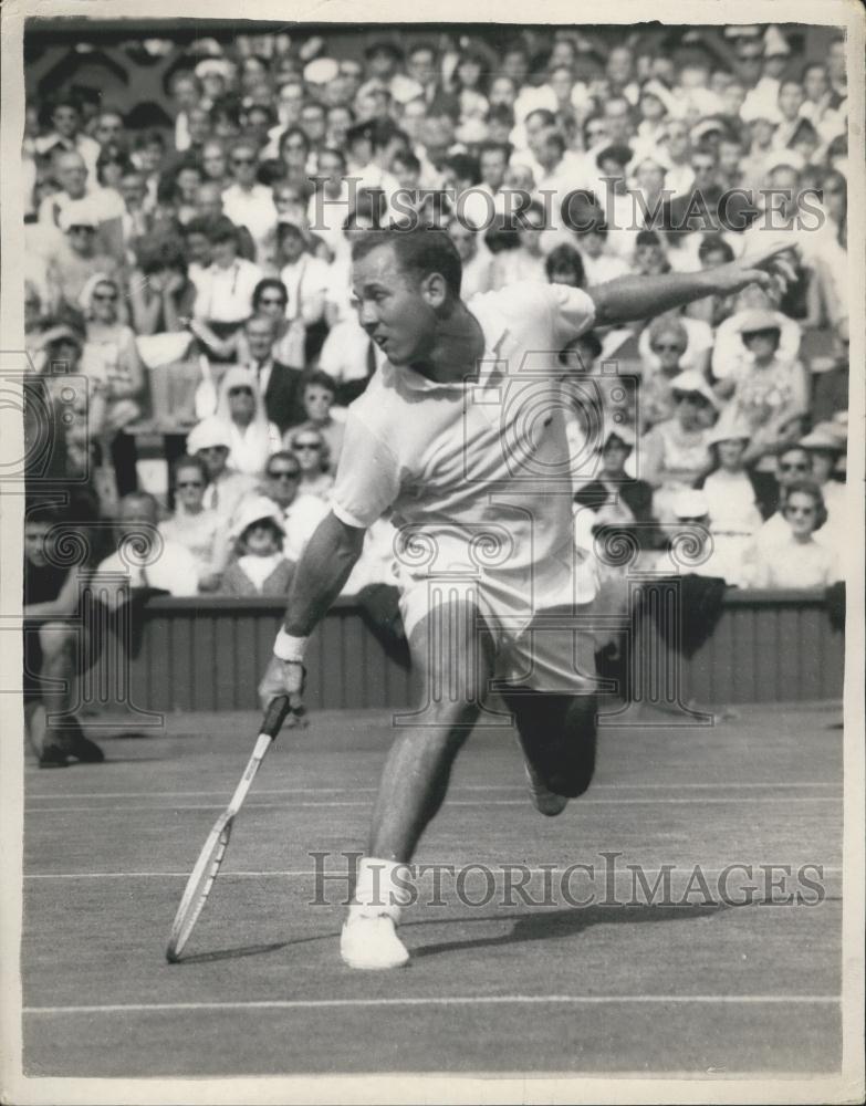1964 Press Photo Chuck McKinley at Wimbledon Tennis - Historic Images