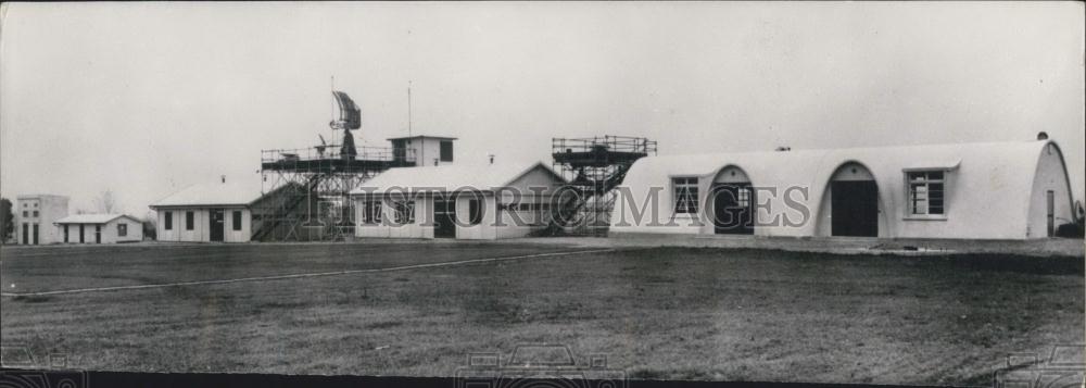 1955 Press Photo Radar Research at a French Facility - Historic Images