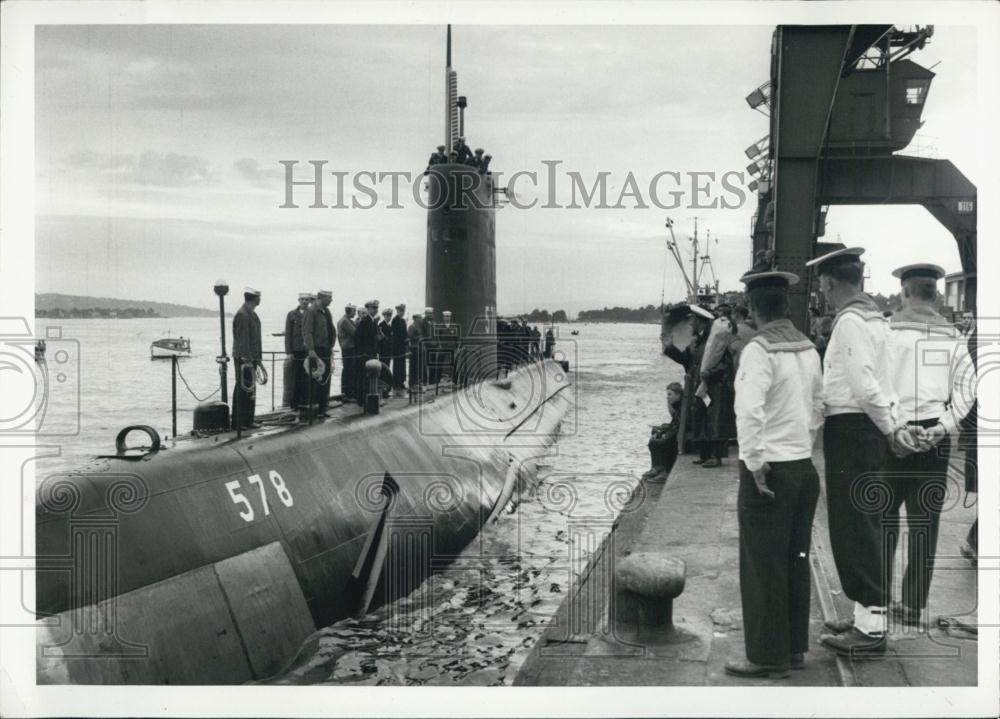 Press Photo Athemic Submarine "Skate" arrives to Oslo - Historic Images