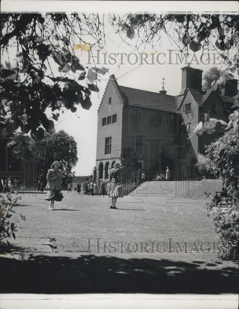 Press Photo Chartwell Manor Grounds Visitors Public Westerham - Historic Images