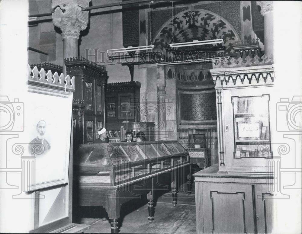 Press Photo men standing behind counter - Historic Images