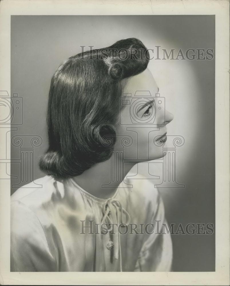 Press Photo Page Boy Style, Hair - Historic Images