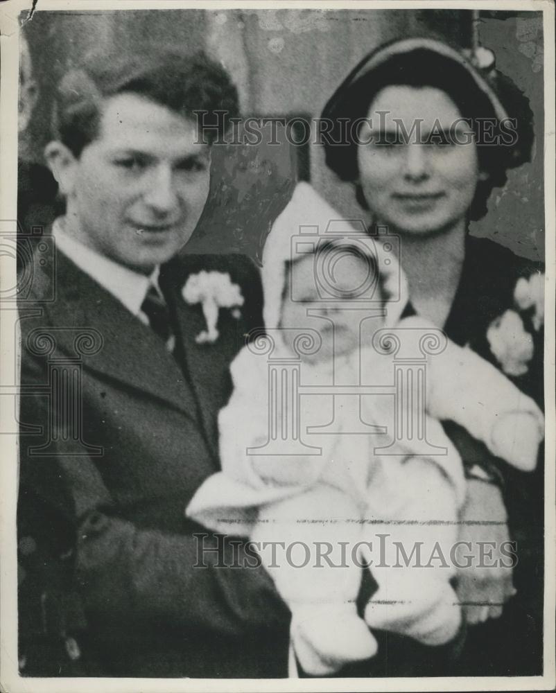 1954 Press Photo The Daughter And Grand-Child -Murdered Isobel Veronica Chesney - Historic Images