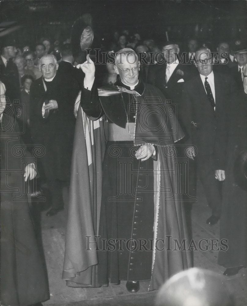 1963 Press Photo Dr. Heenan New Archbishop comes to London - Historic Images