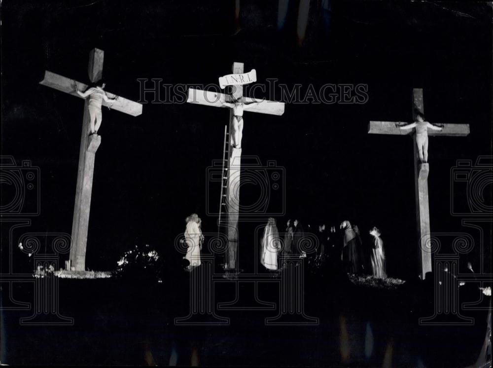 1953 Press Photo Grassina Passion Play Crosses Italy Christ - Historic Images