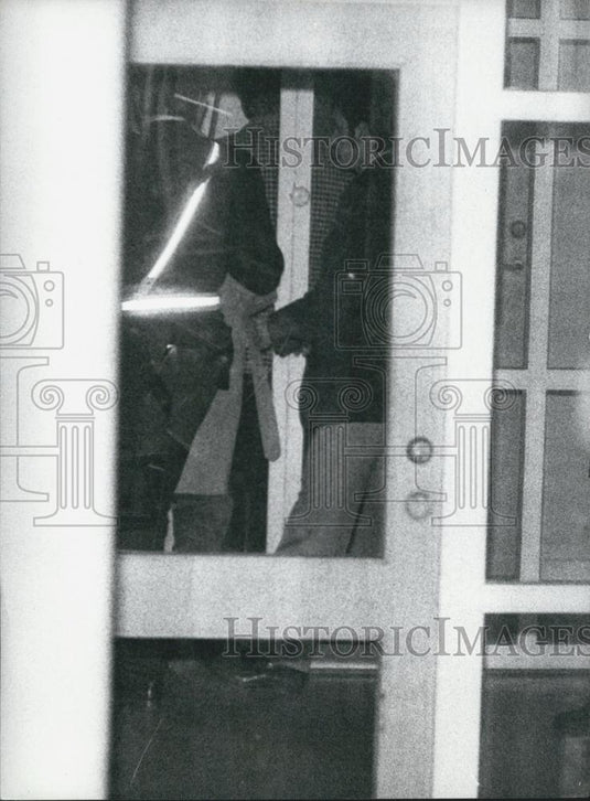 Press Photo Scandinavian Airlines DC 9 Hijacking Police Escorting Pilot - Historic Images