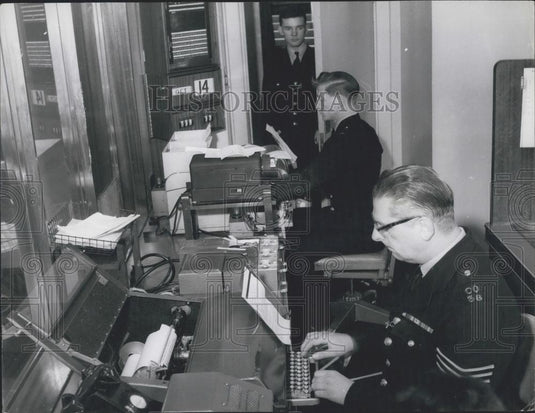 Press Photo The Telegraph Office: Teleprinters Transmitting Messages-UK - Historic Images