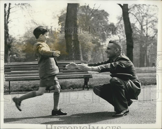 1957 Press Photo United States Major meets his son - Historic Images