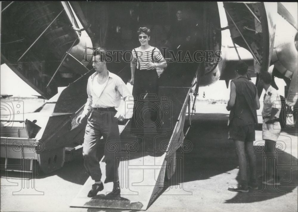 1954 Press Photo First Globe Master aircraft to Arrive in Indo China - Historic Images