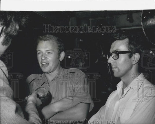 1970 Press Photo Hijack Britons arrive safely home - Historic Images