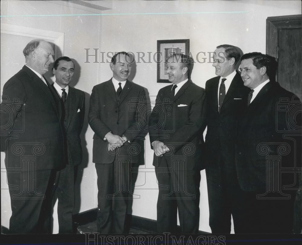 1968 Press Photo At Horseferry House in London - Historic Images