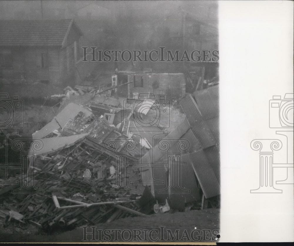 1953 Press Photo House Collapsed at Landslide at Nantrre - Historic Images