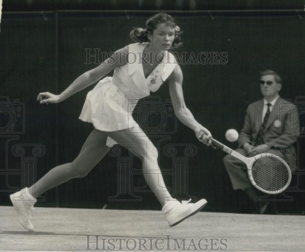 1959 Press Photo Mrs. J.G. Fleitz USA at Wimbledon Championships - Historic Images