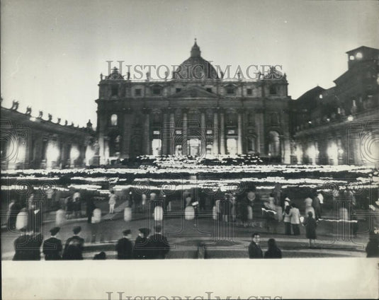 Press Photo Unknown Palace with Gardens in Front - Historic Images