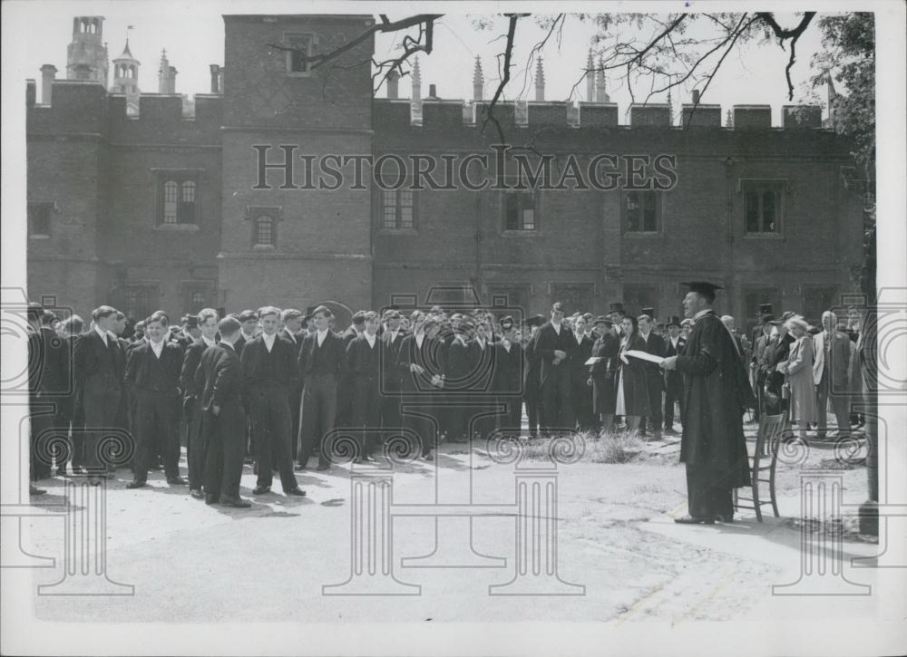1951 Press Photo Fourth June Celebrations Students Lined Roll Call Eton College - Historic Images