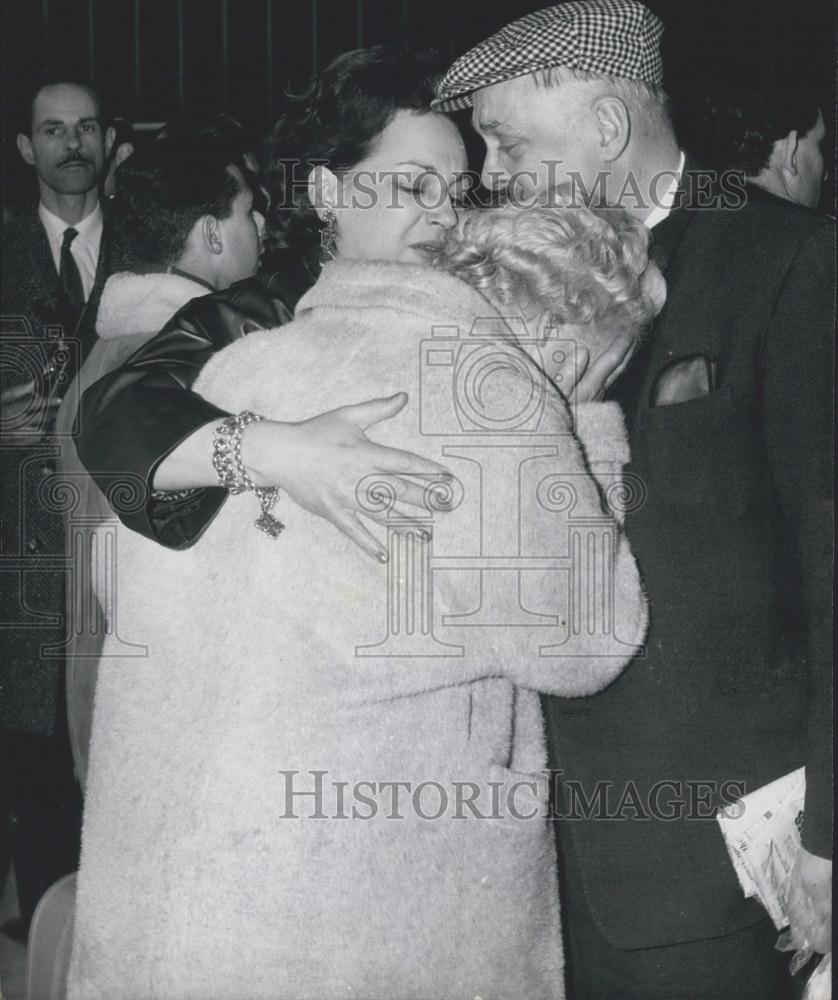 1963 Press Photo Lakonia survivors arrive in London - Historic Images