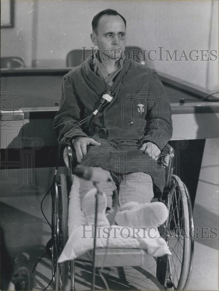 1968 Press Photo Capt. Haug in hospital after B 52 Crash in Thule