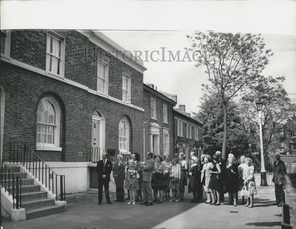 1970 Press Photo Americans See GLC Rehabilitation Scheme - Historic Images
