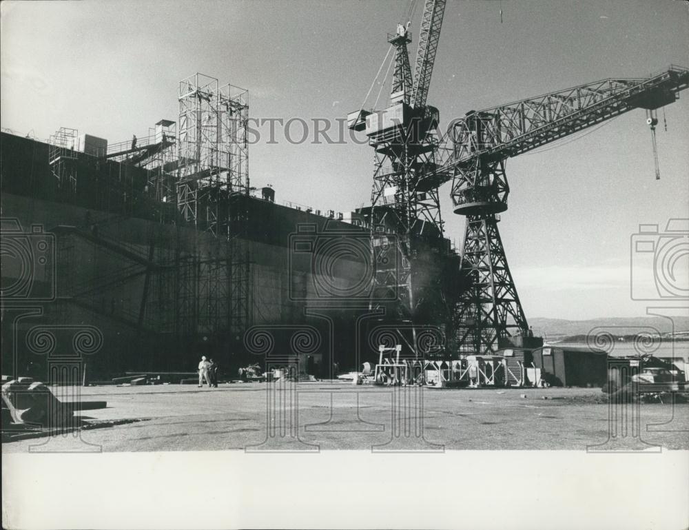 Press Photo A giant tanker under construction for Korea. - Historic Images