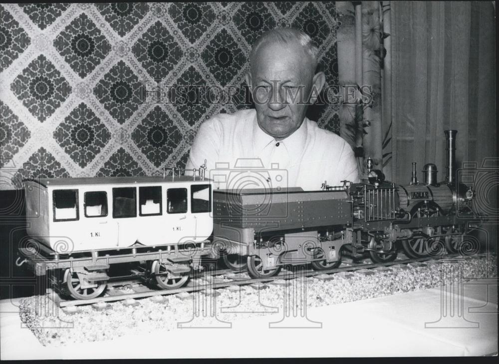 1971 Press Photo Former Engine Driver Georg Heinbold, Model Trains - Historic Images